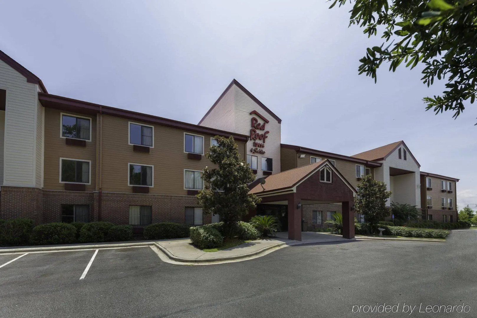 Photo - Red Roof Inn & Suites Savannah Airport