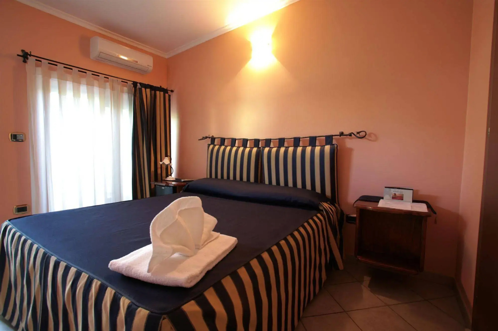 Photo - Airport Hotel
