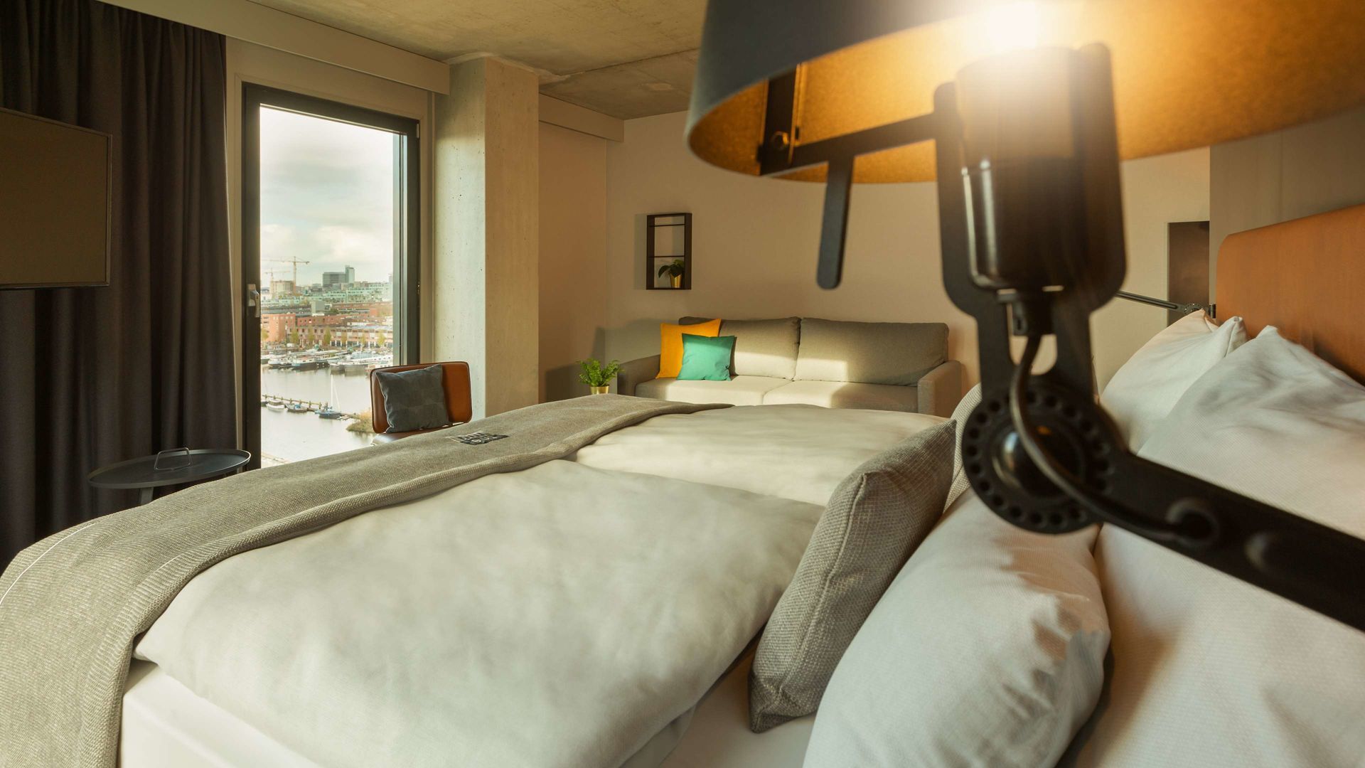 Photo - Holiday Inn - the niu, Fender Amsterdam