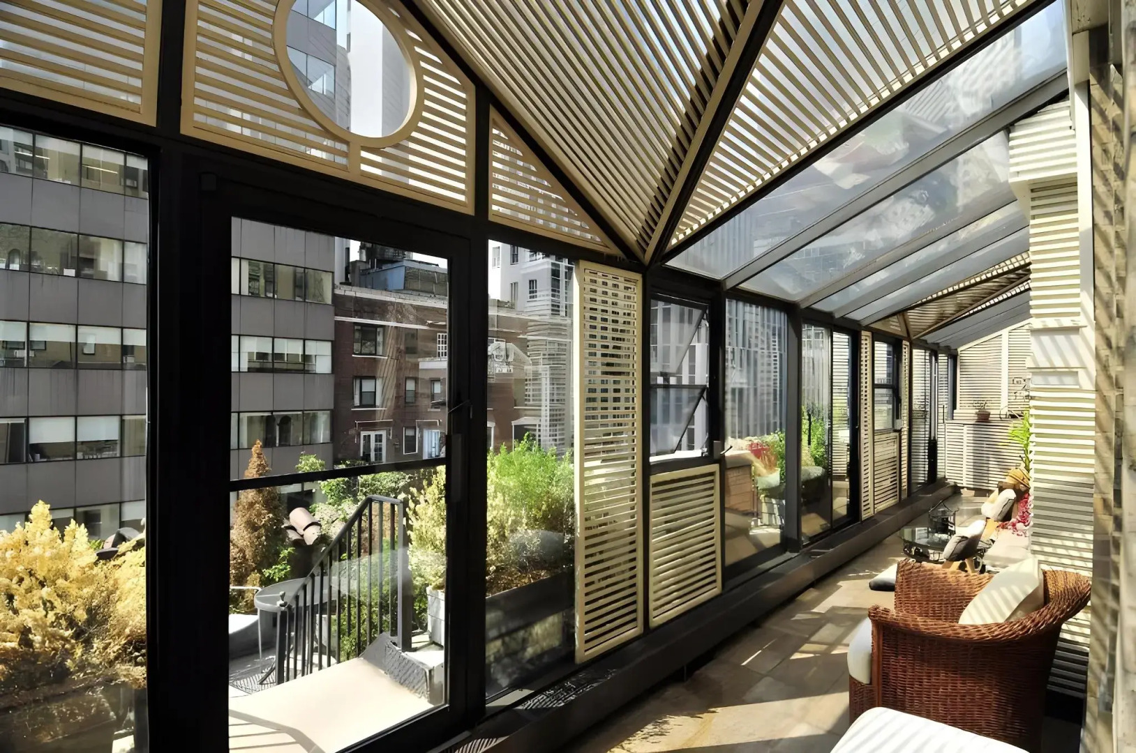 Photo - Lombardy Hotel