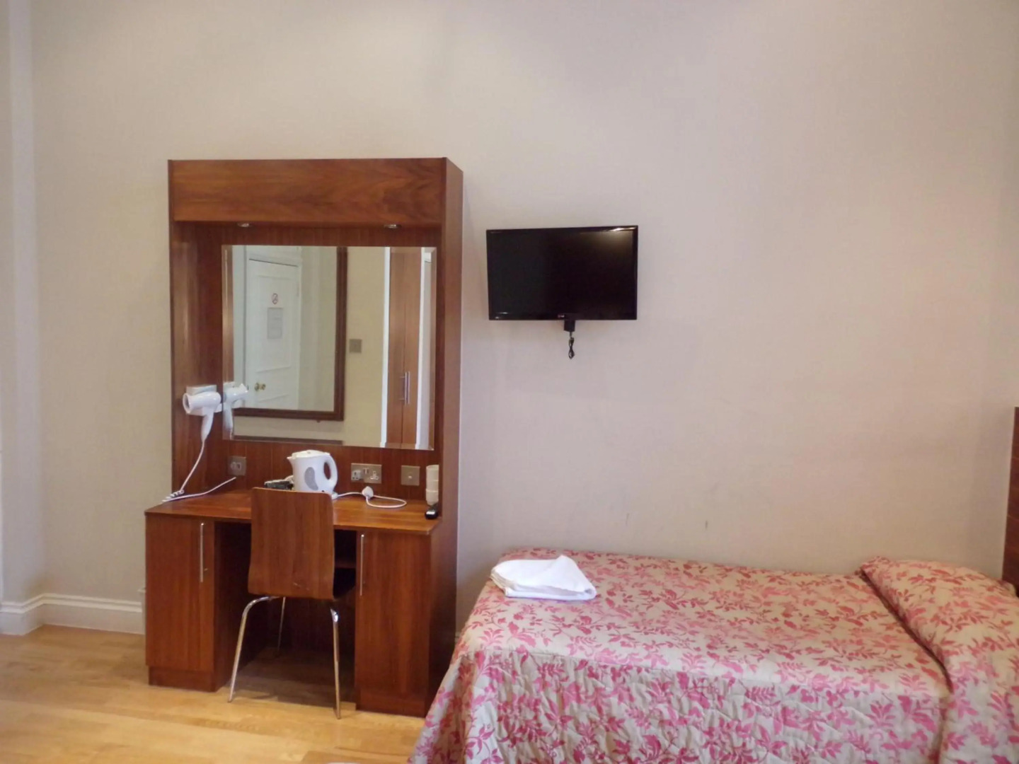 Photo - Wedgewood Hotel