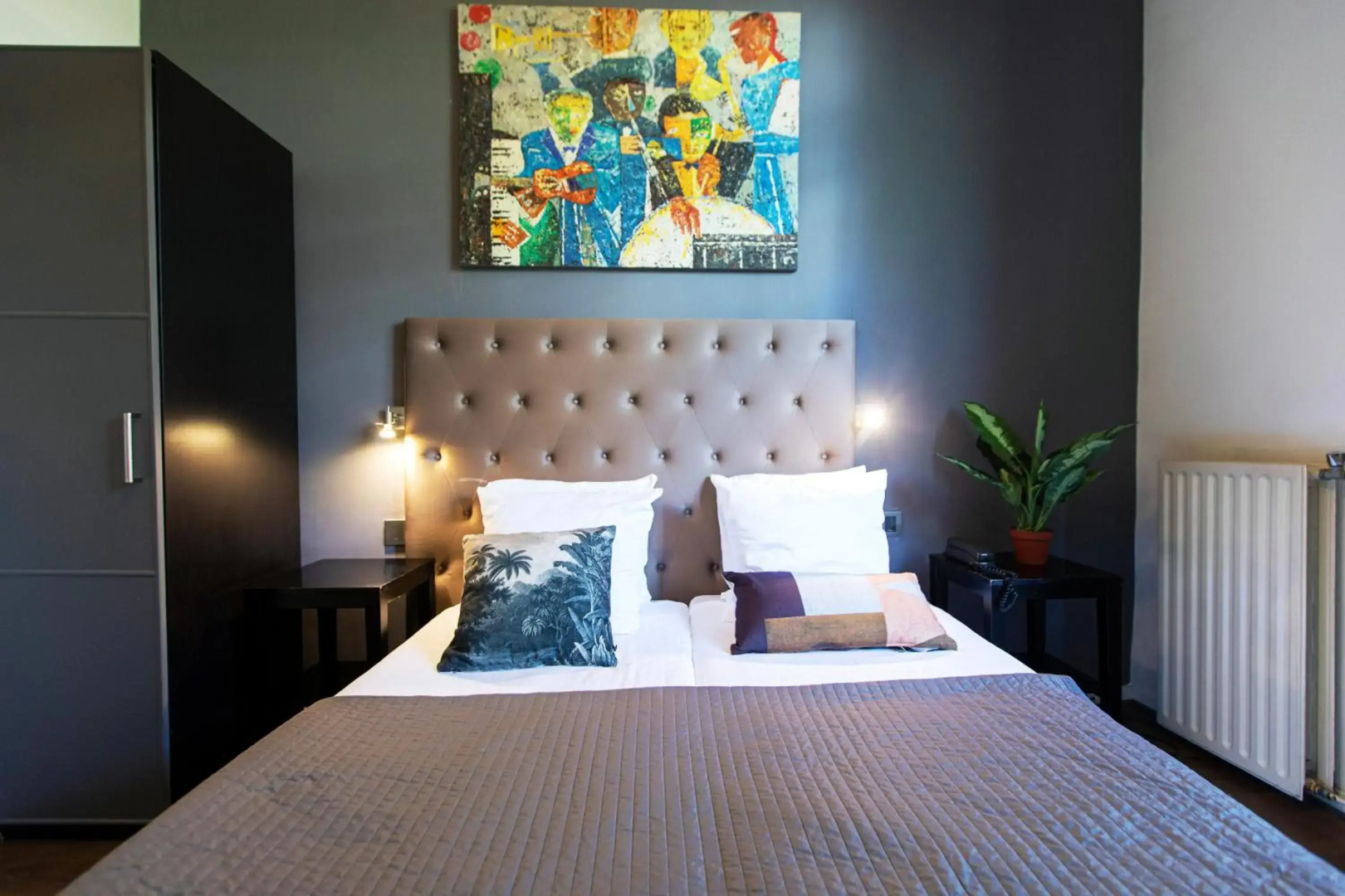 Photo - Quentin England Hotel