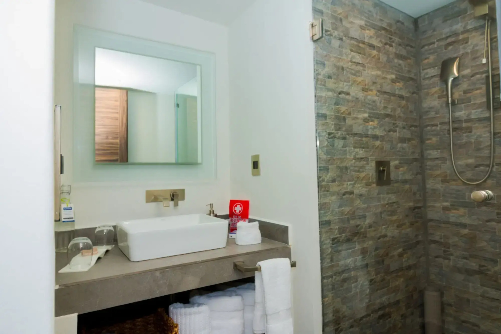 Photo - FlowSuites WTC