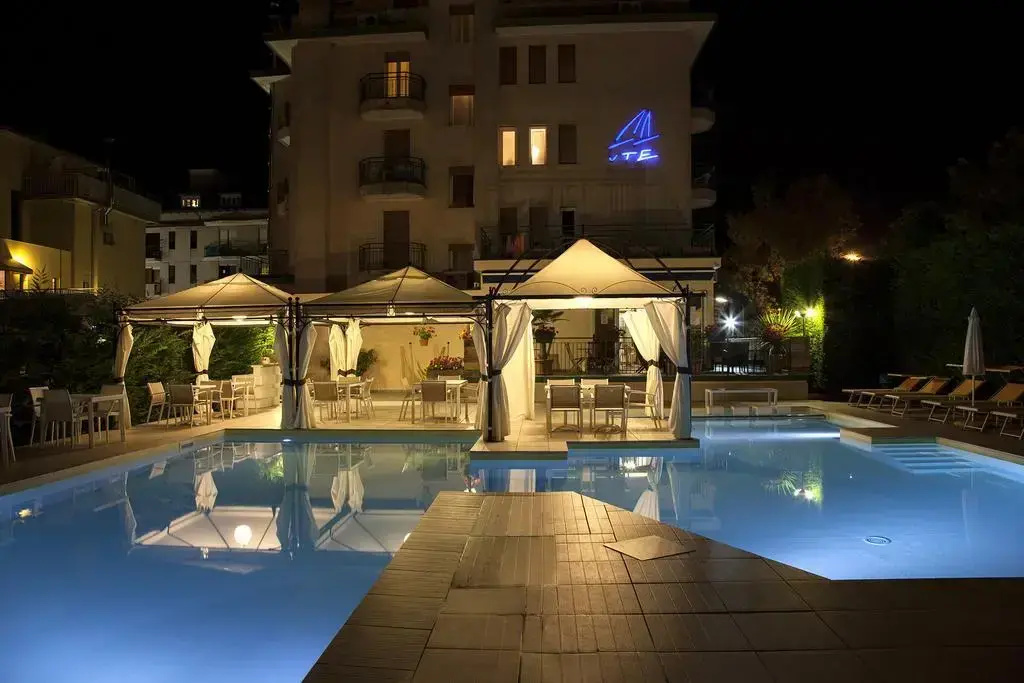 Photo - Ute Hotel