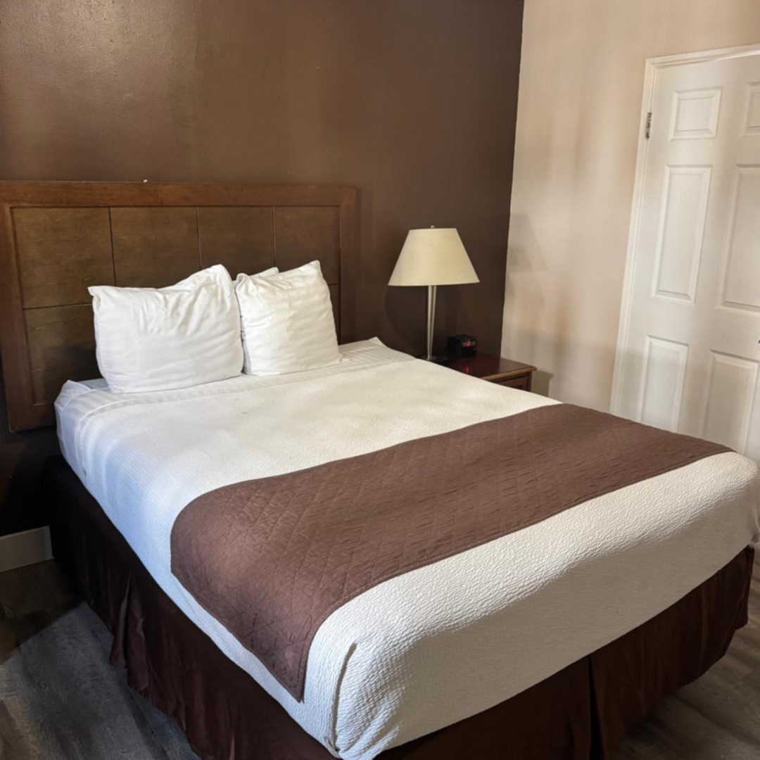 Photo - Holiday Lodge
