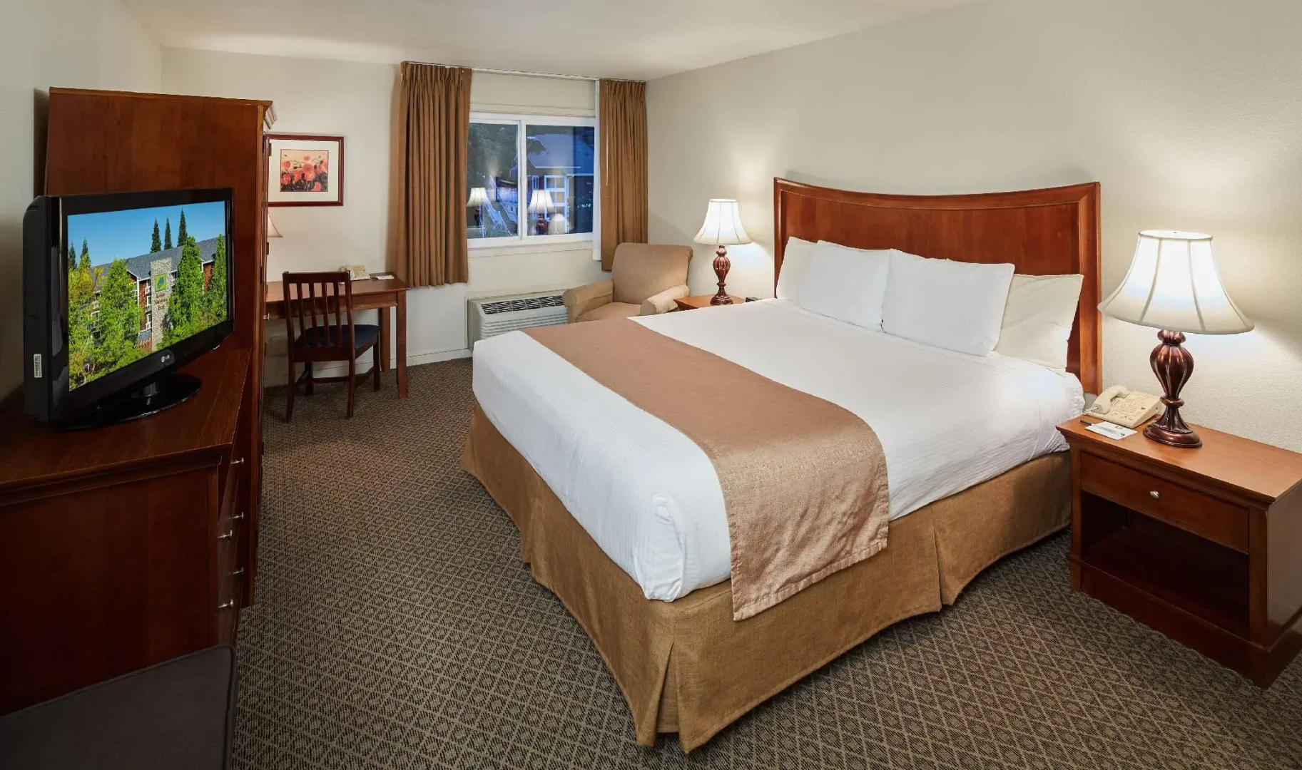 Photo - Lake Natoma Inn