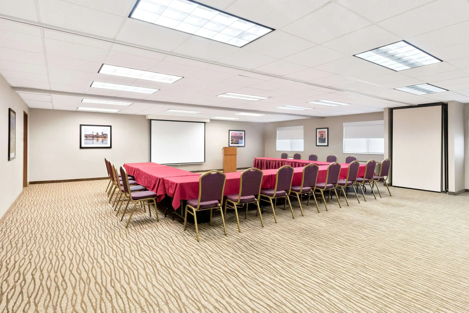 Photo - Comfort Suites Portland Airport