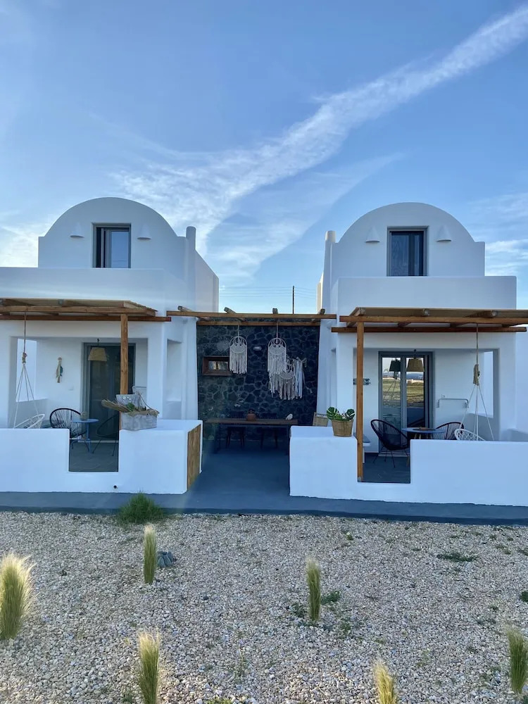 Photo - Aeron Suites