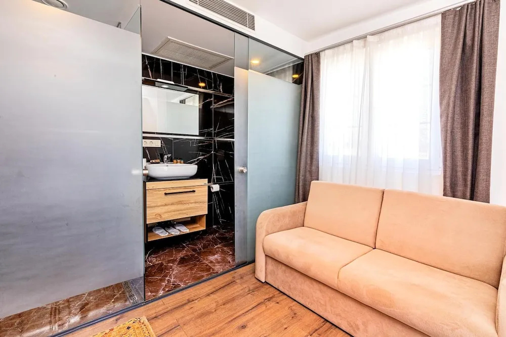 Photo - Neda Hotel