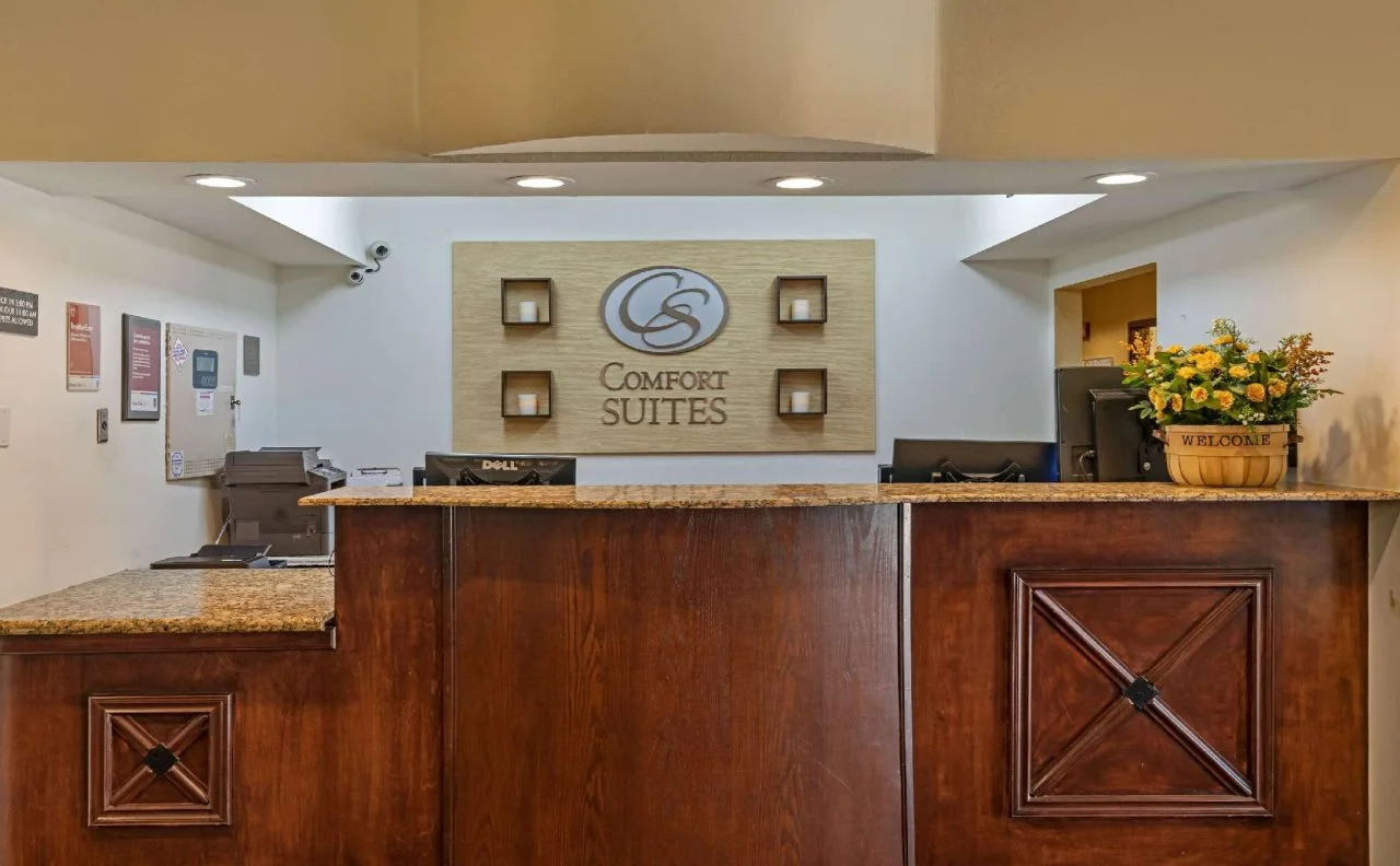 Photo - Comfort Suites North Dallas
