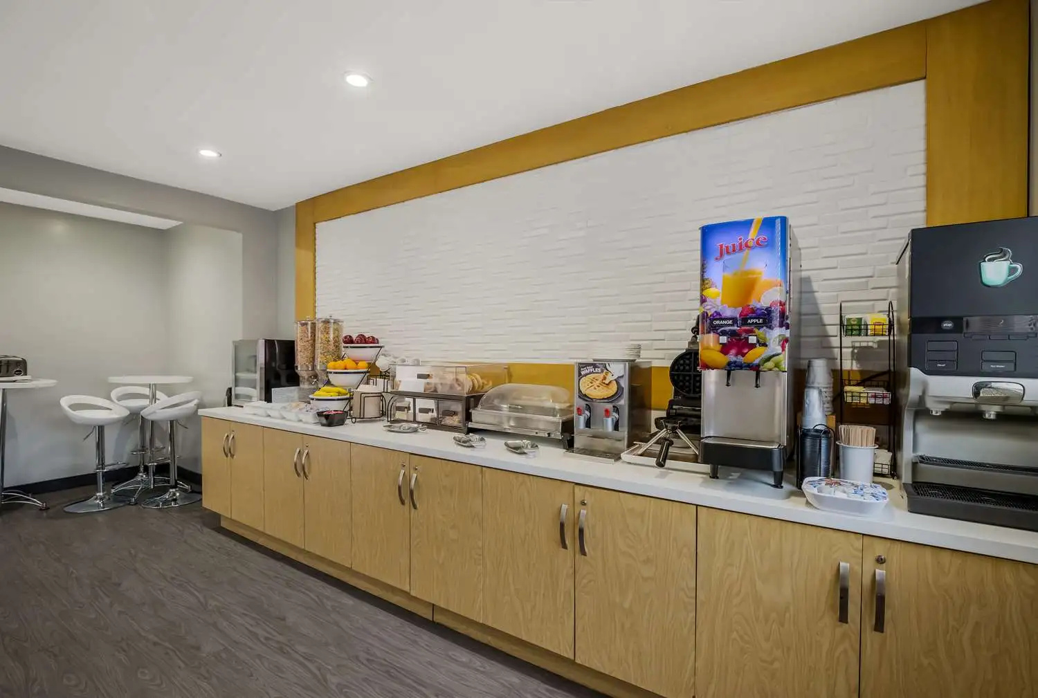 Photo - Sunset West Hotel, SureStay Collection by Best Western