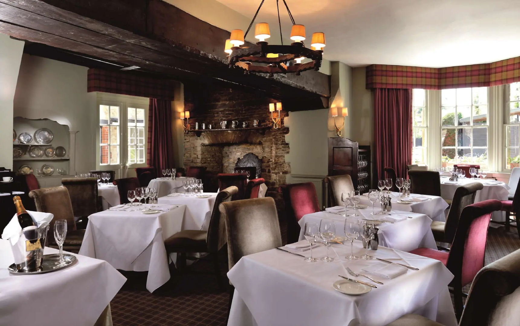 Photo - Macdonald Bear Hotel
