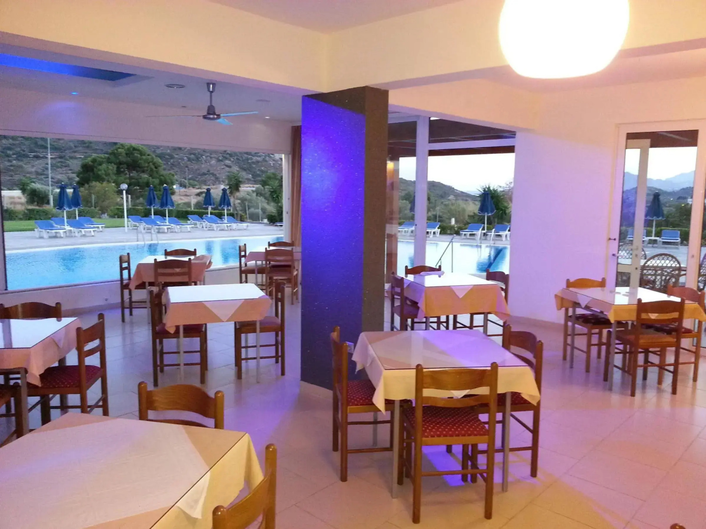 Photo - Zoes Hotel