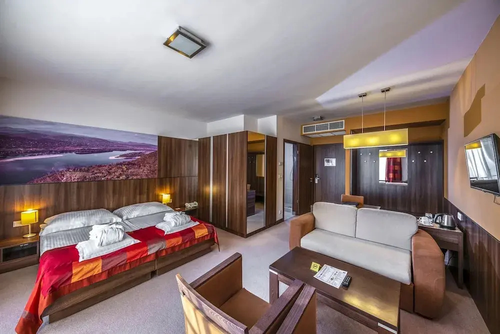 Photo - Royal Club Hotel