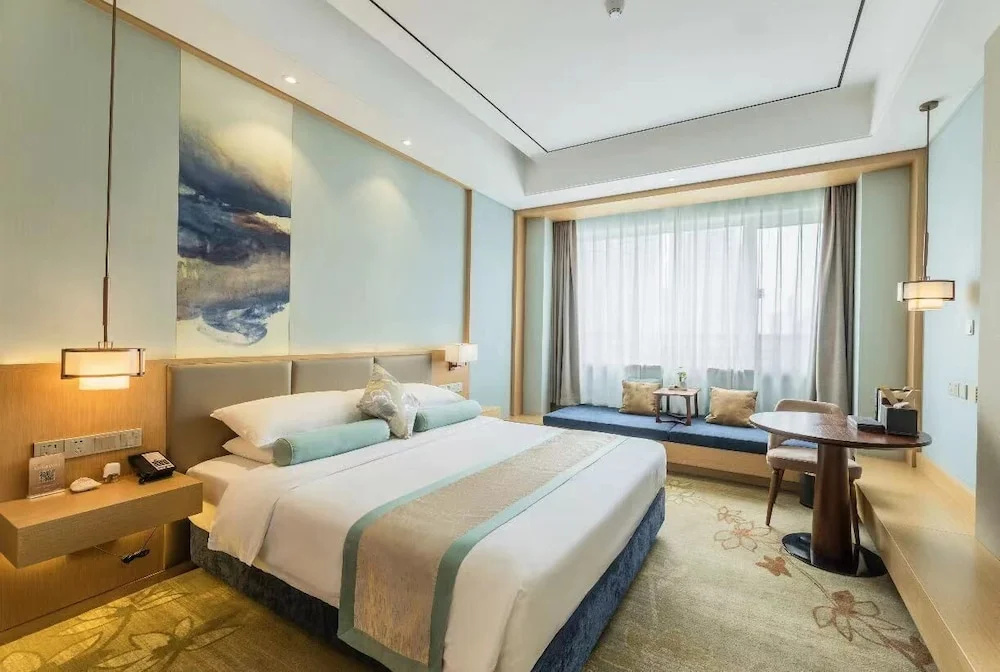 Century Runhua Hotel