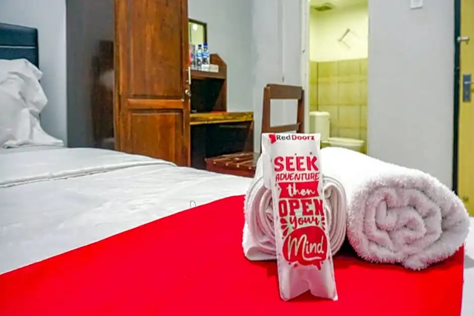 Foto - RedDoorz near Penimbangan Beach Singaraja