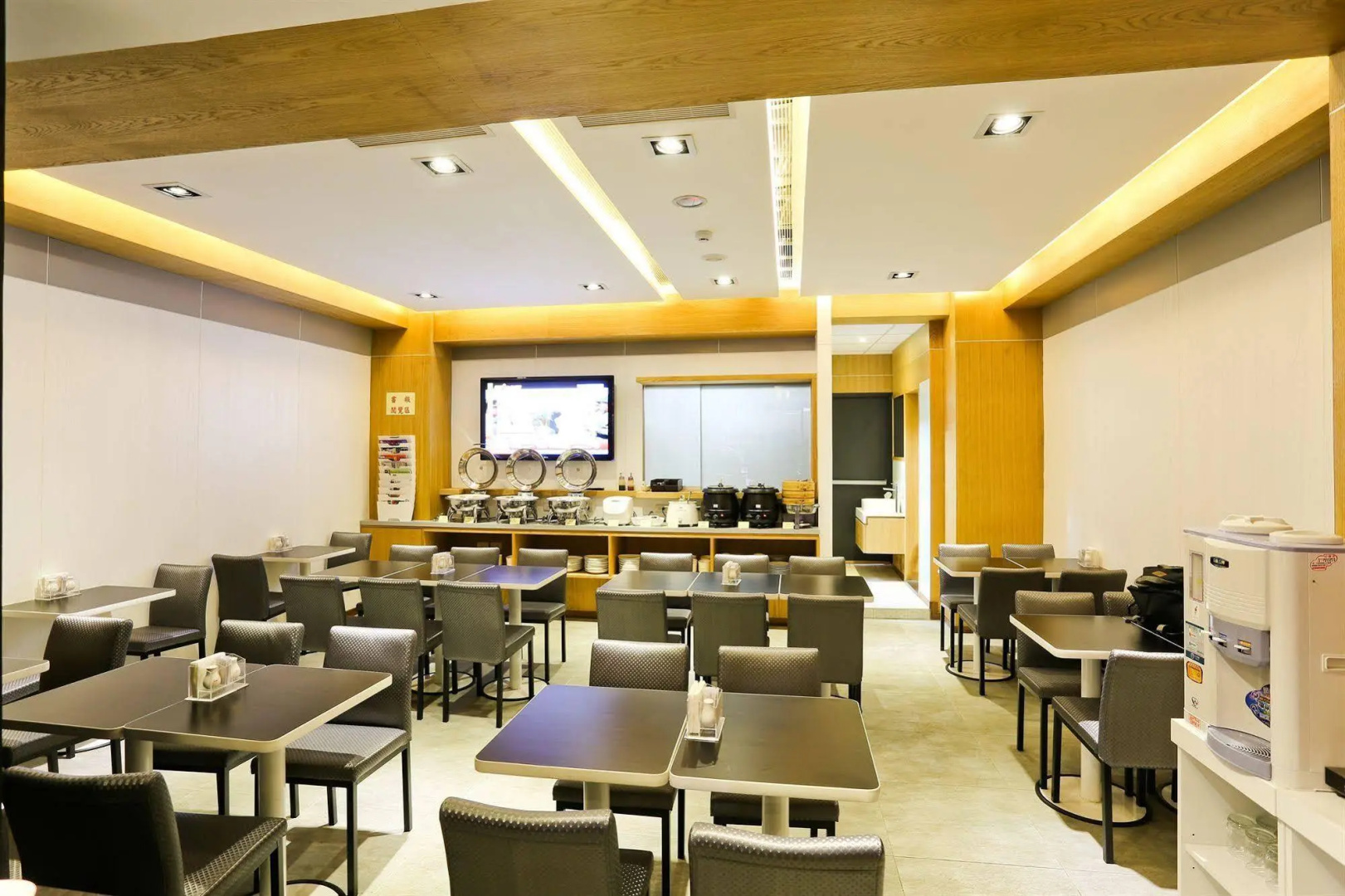 Photo - Newful Hotel