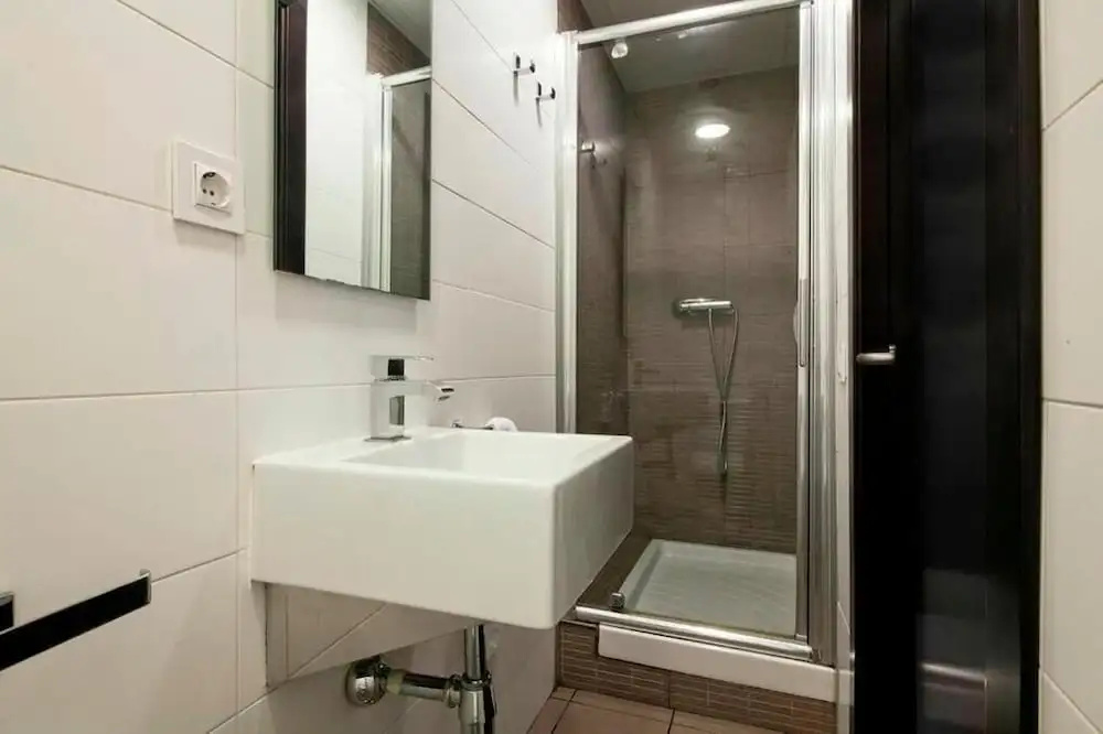Photo - Hostal Putxet by gaiarooms