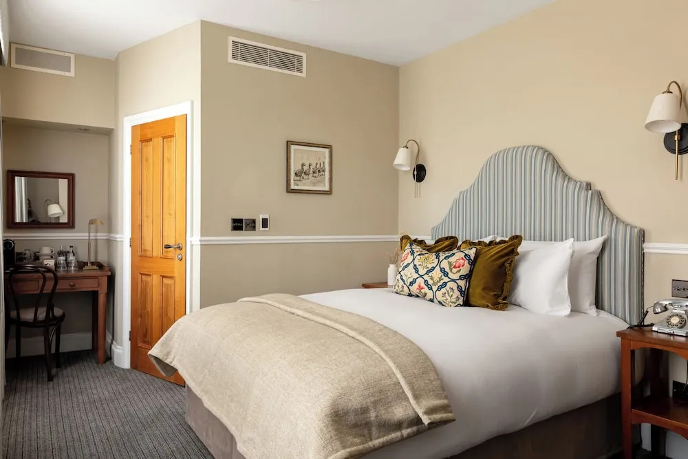 Photo - The Drayton Court Hotel