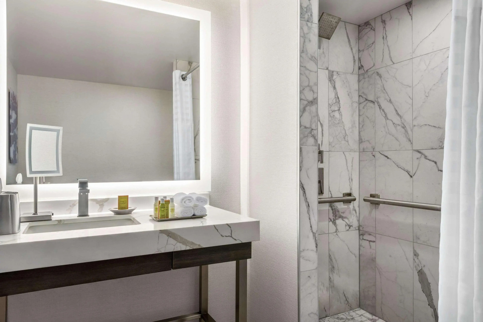 Photo - Hilton Grand Vacations Club Chicago Magnificent Mile