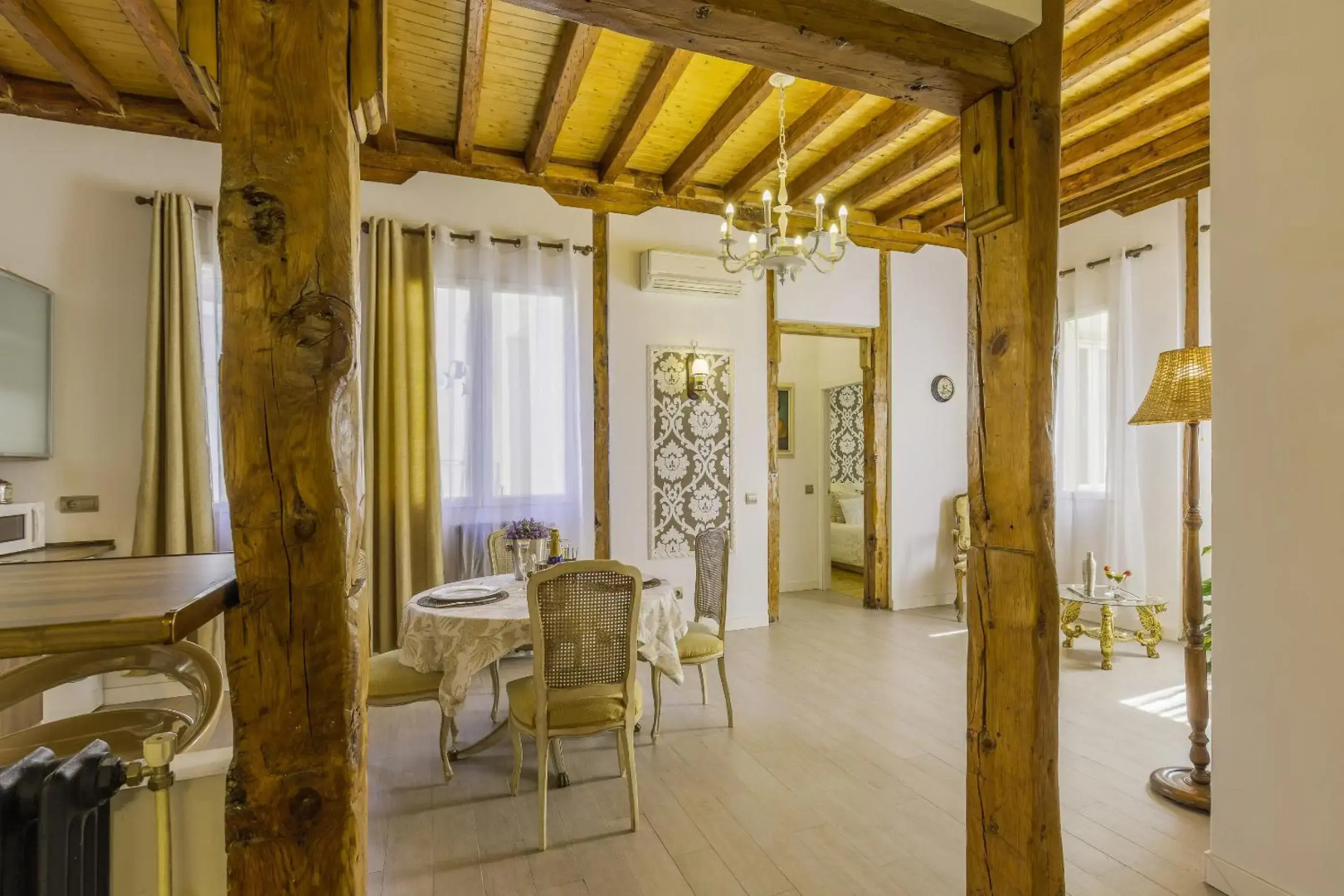 Photo - Oriente Palace Apartments