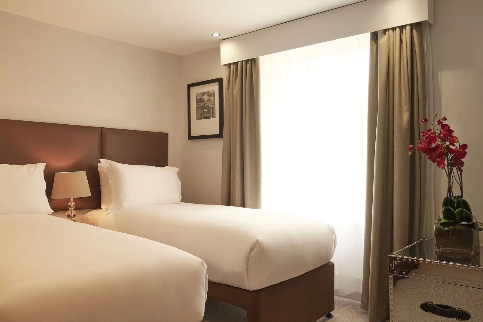 Photo - The Tophams Hotel