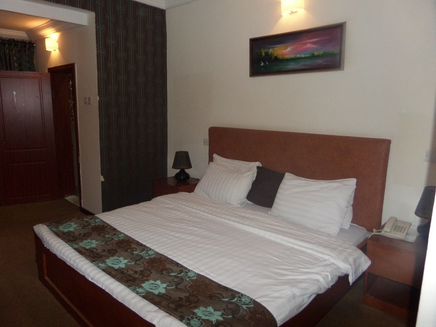 Pearl Gate Hotel