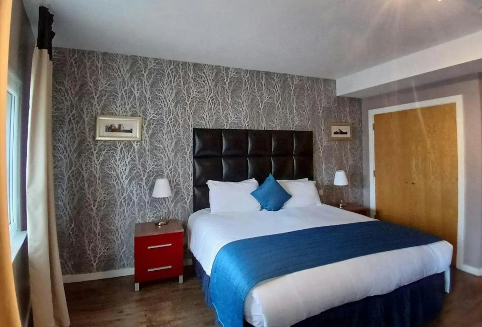Foto - Royal Hotel Cardiff by Belvilla