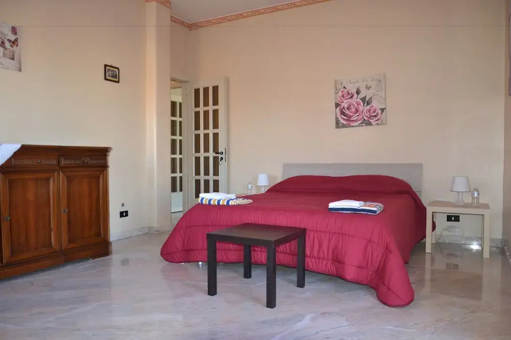 Photo - BED&FLY NEAR AIRPORT CATANIA FONTANAROSSA BAGNO PRIVATO In CAMERA