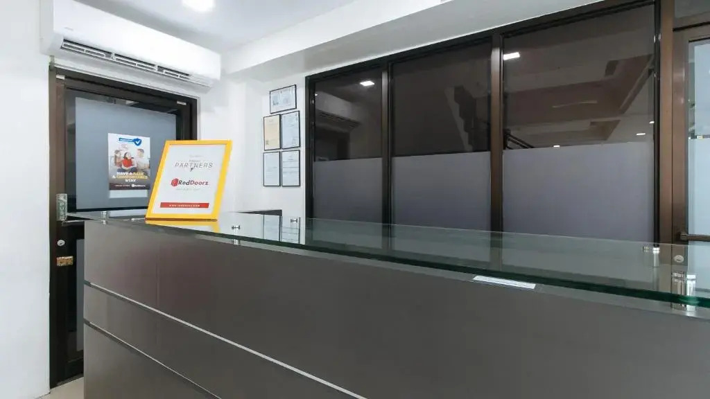 Photo - RedDoorz Plus at Evangelista Street Makati