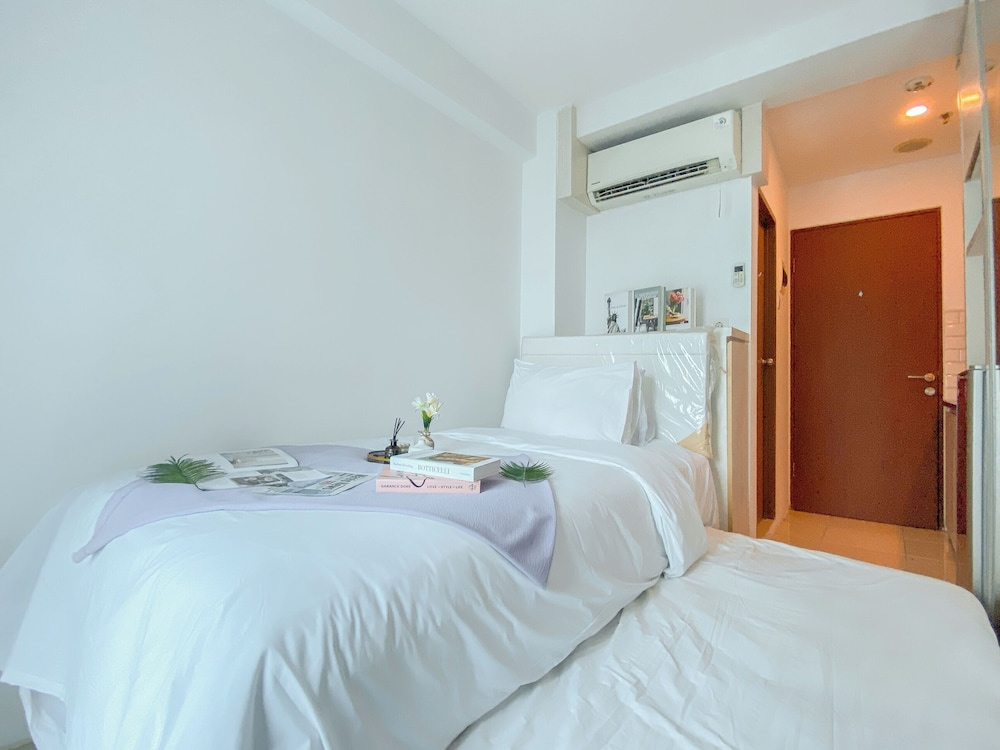 Comfy And Minimalist Studio Apartment At Tifolia