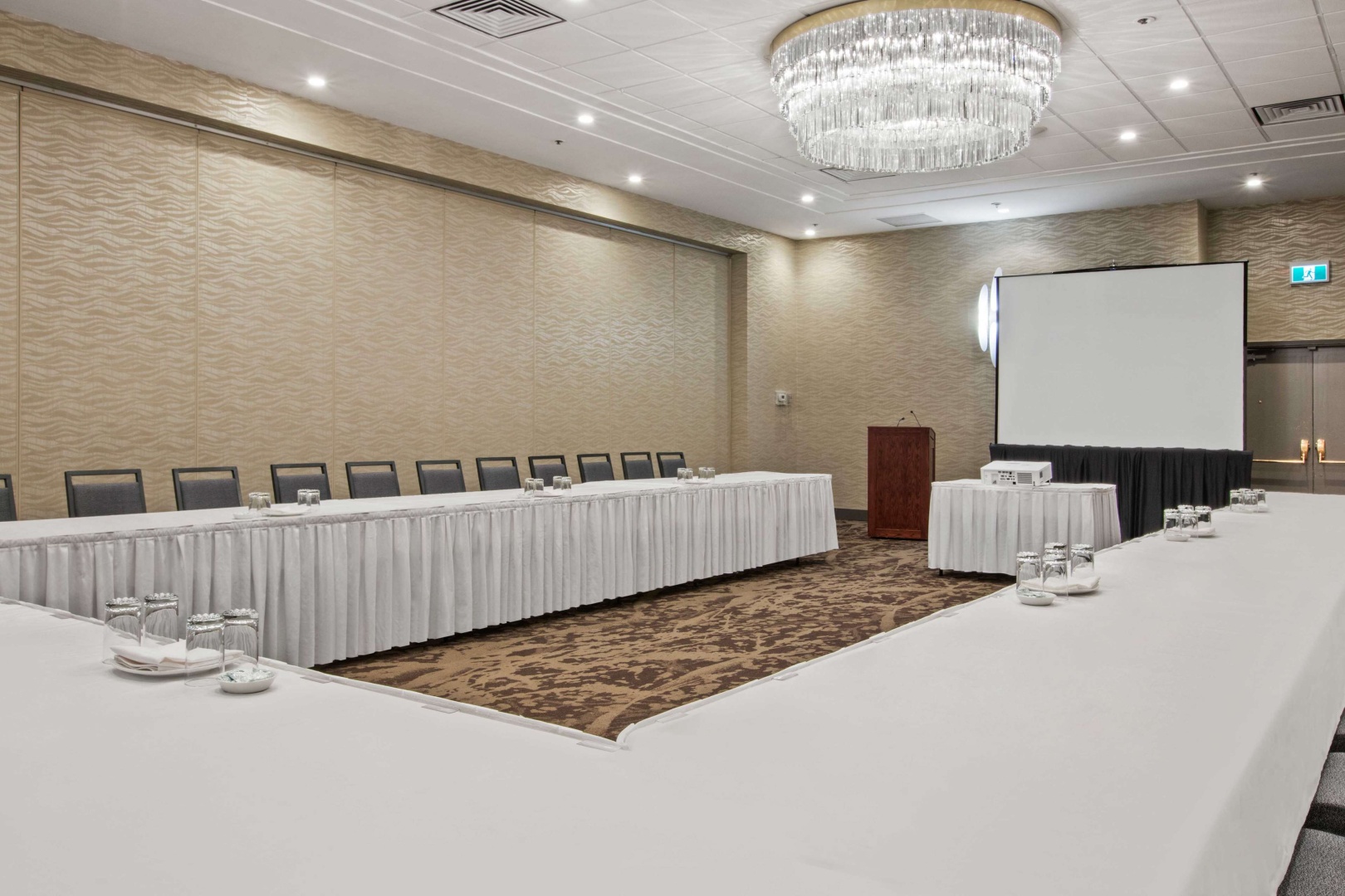 Photo - Best Western Premier Calgary Plaza Hotel & Conference Centre