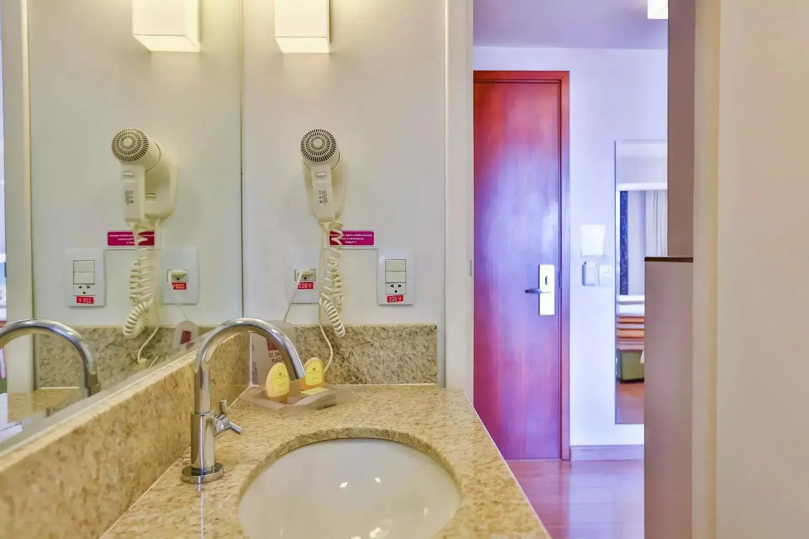 Foto - St Paul Plaza Hotel