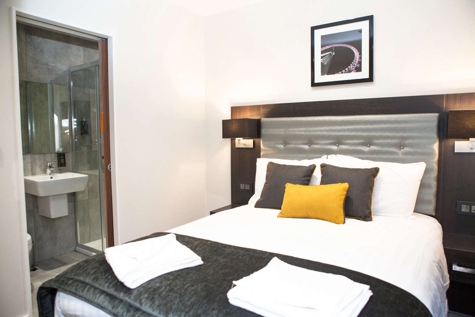 Photo - The Tudor Inn Hotel