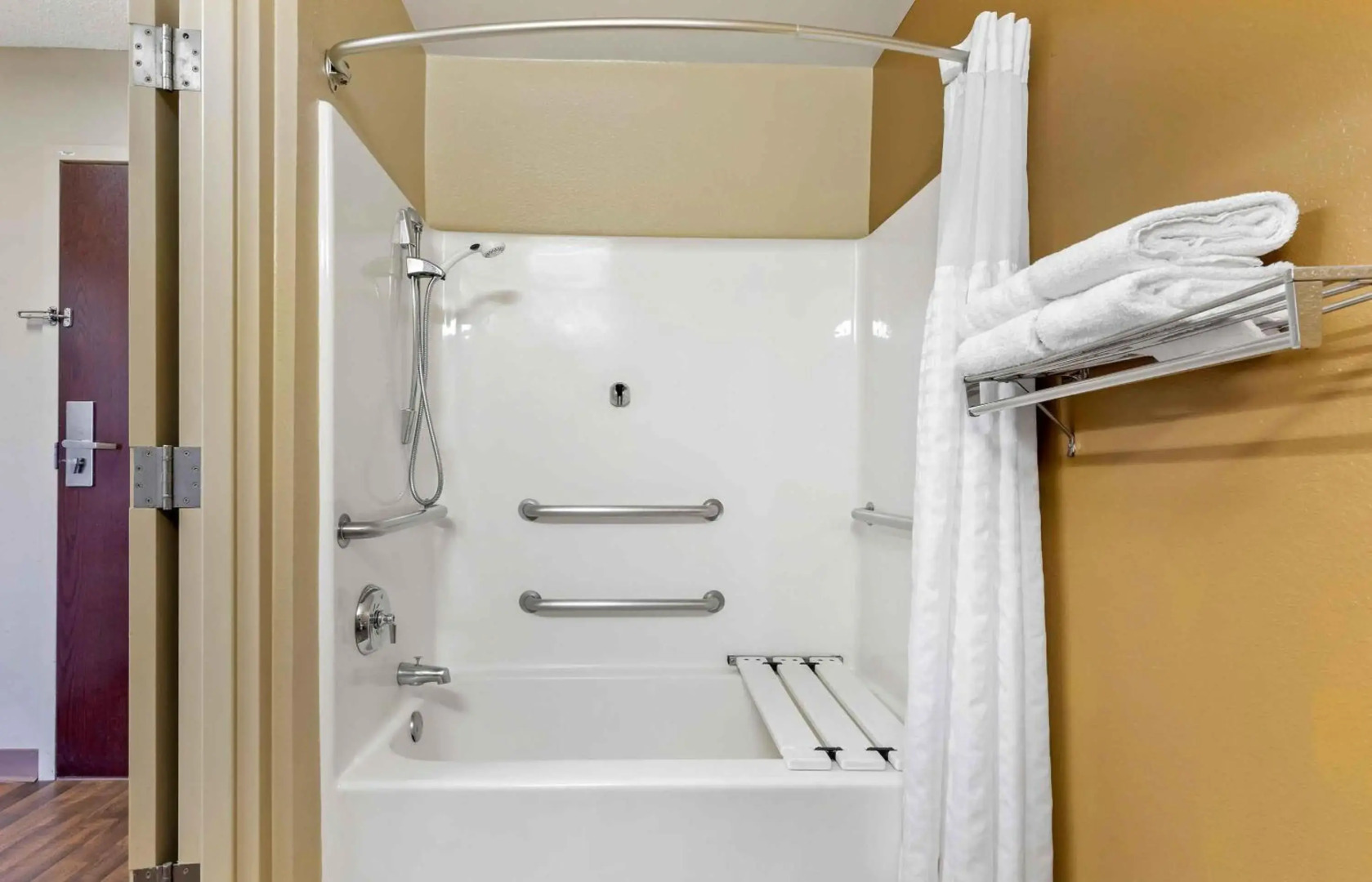 Photo - Studio 6 Suites Jacksonville Deerwood Park FL