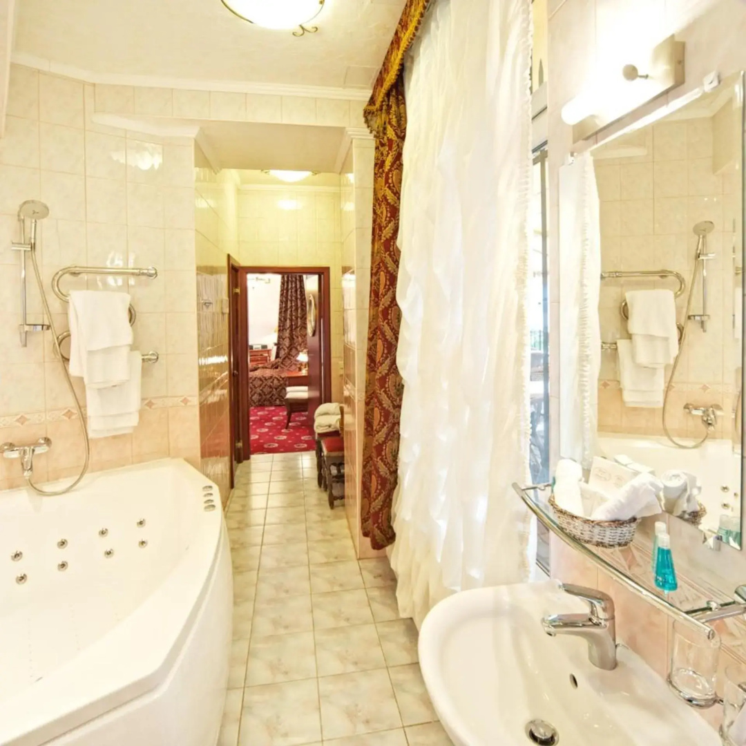 Photo - Monte Kristo Hotel