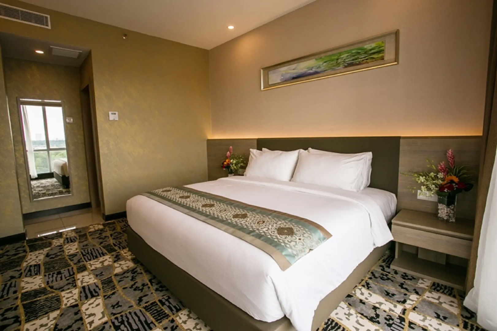 Photo - V8 Hotel