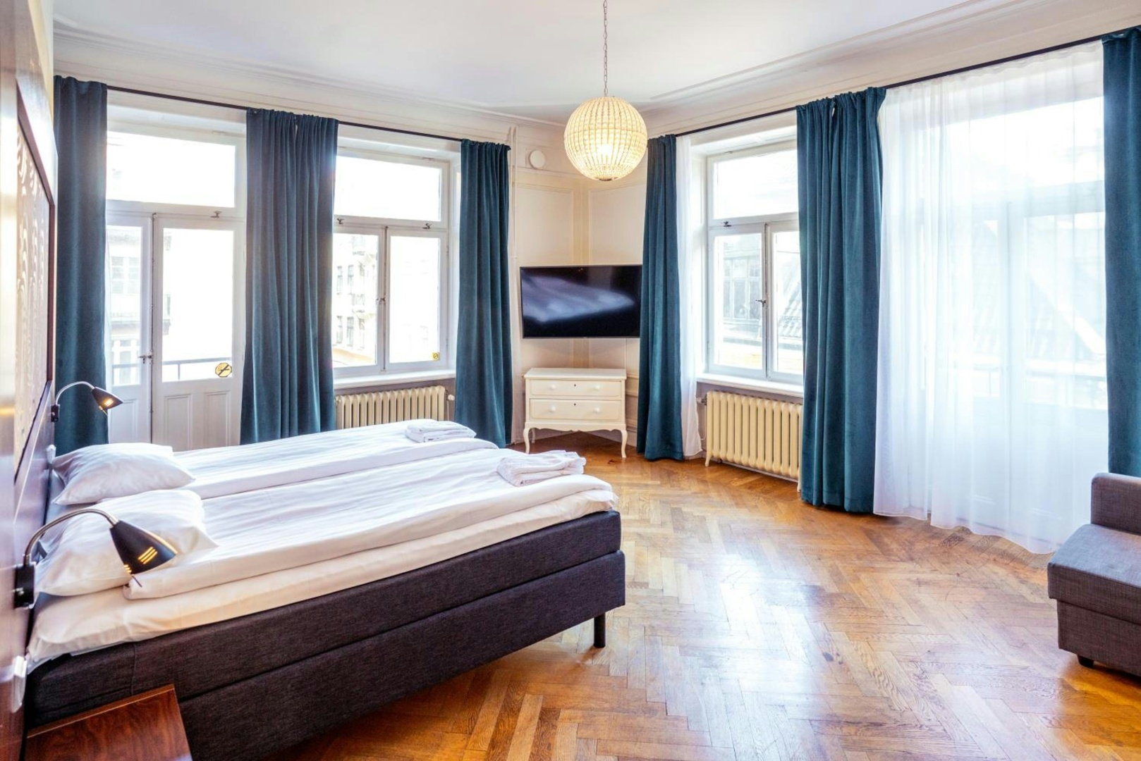 Photo - Queen's Hotel by First Hotels
