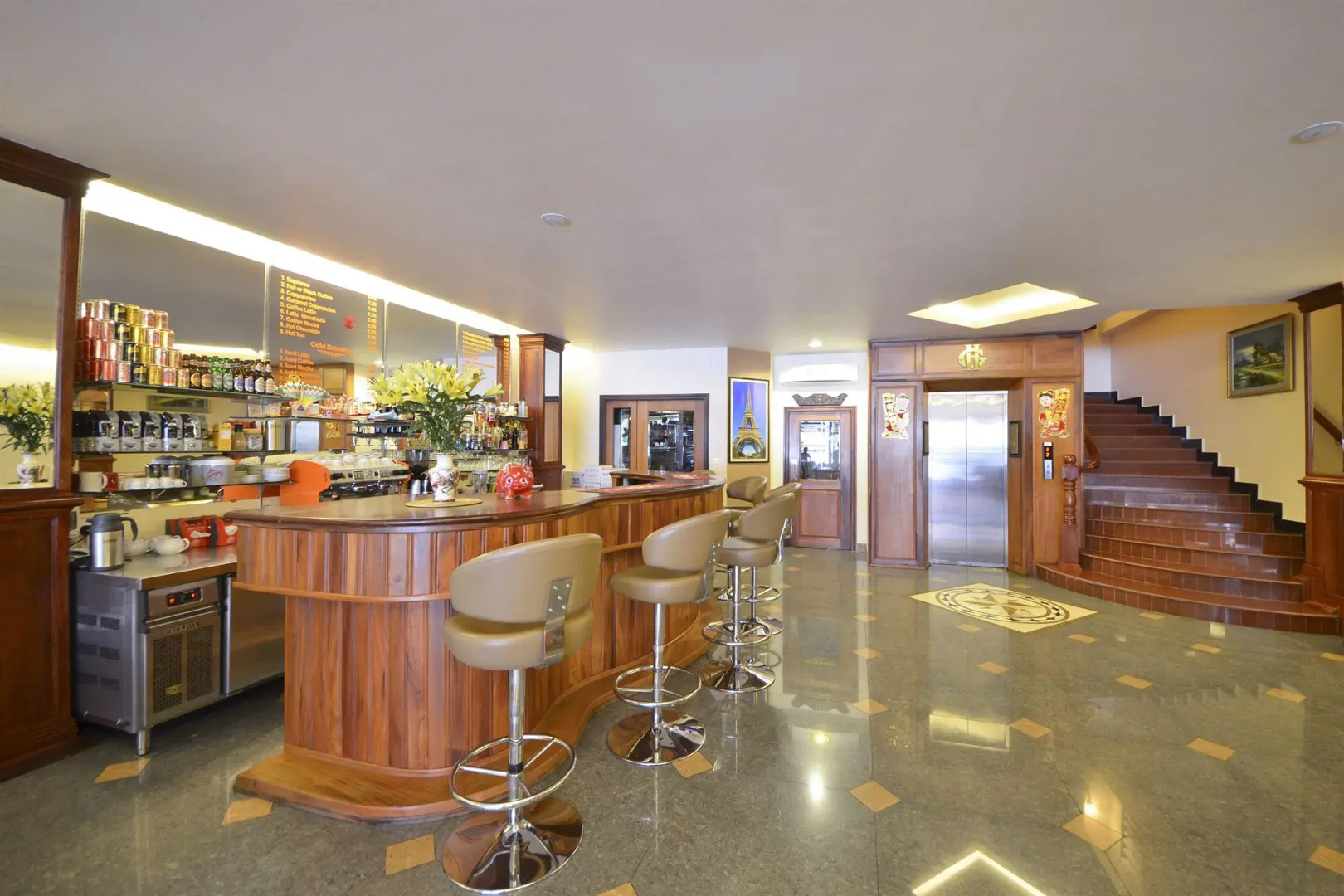 Foto - Golden House International Hotel