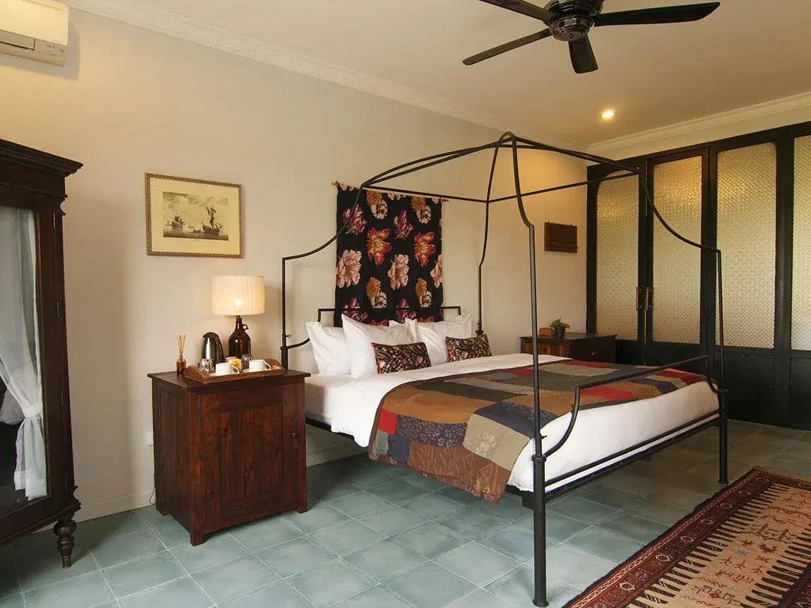 Foto - Brown Feather Batu Belig