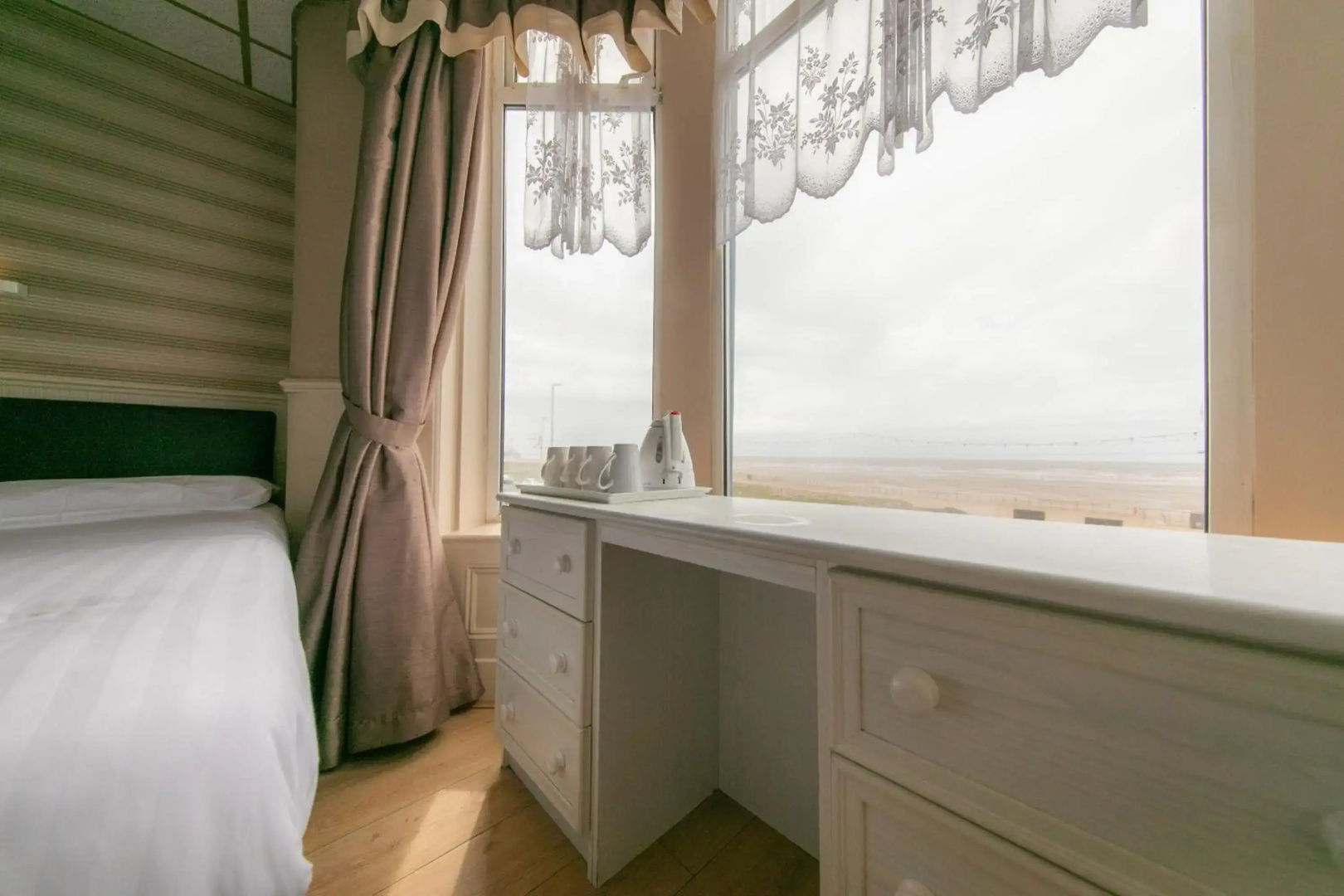 Photo - Lyndene Hotel