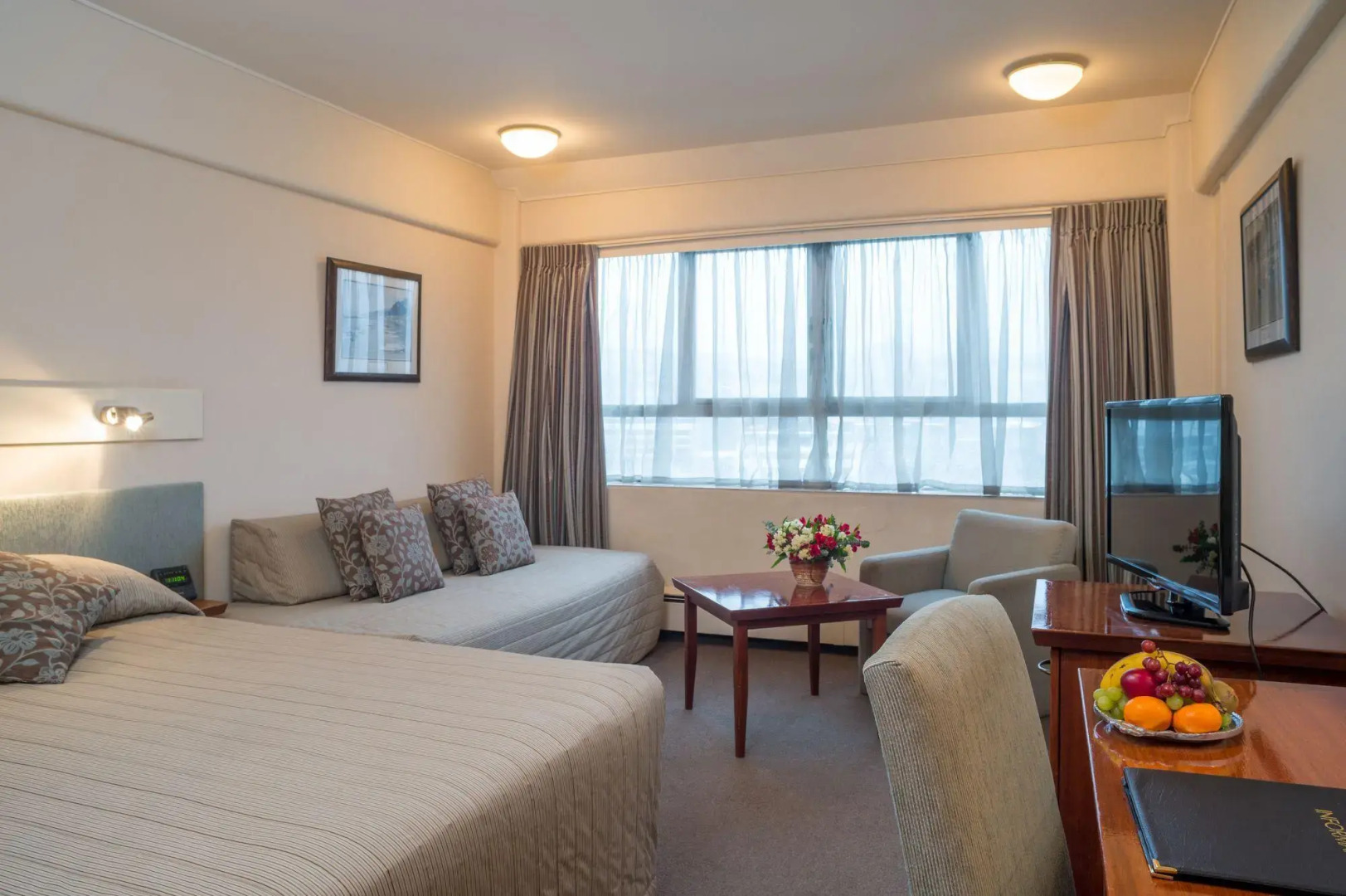 Photo - Bay Plaza Hotel