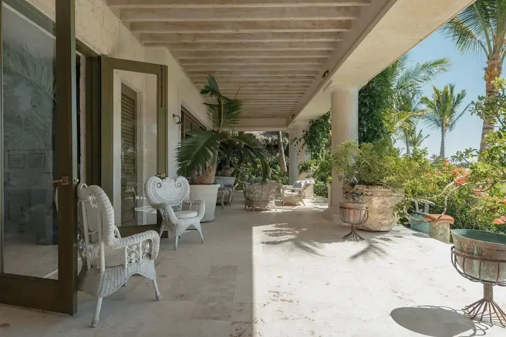 Foto - Unique Lake-front 10-bedroom Mansion in Most Luxurious Resort of the Caribbean