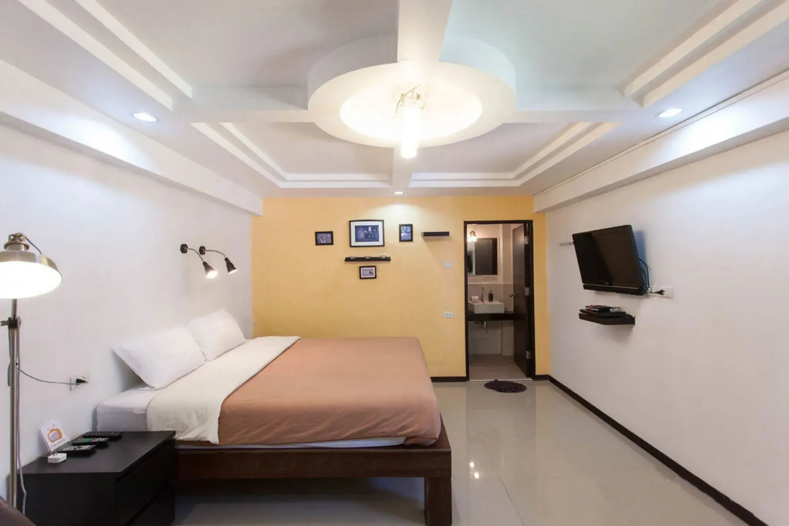 Photo - The Reef Hotel & Studios