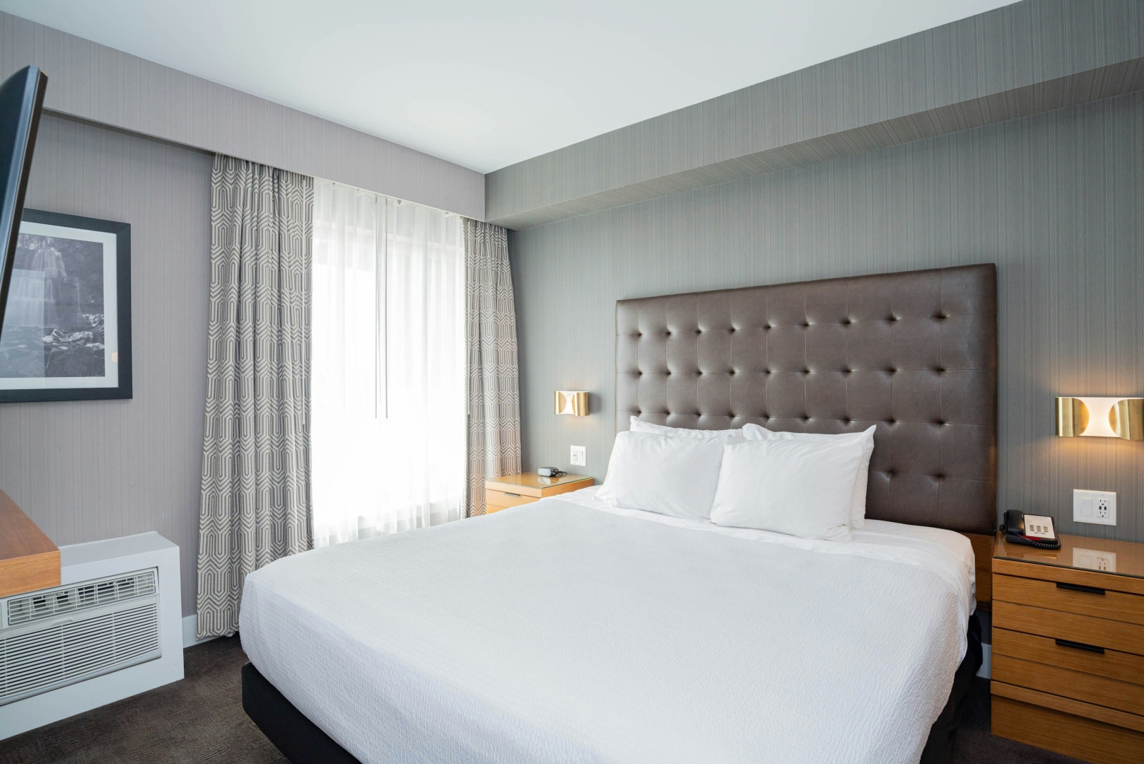 Photo - Sandman Hotel Hamilton