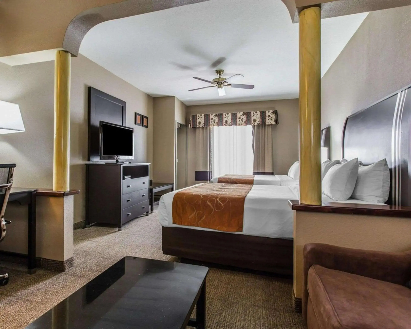 Photo - SureStay Plus Hotel by Best Western Gatlinburg
