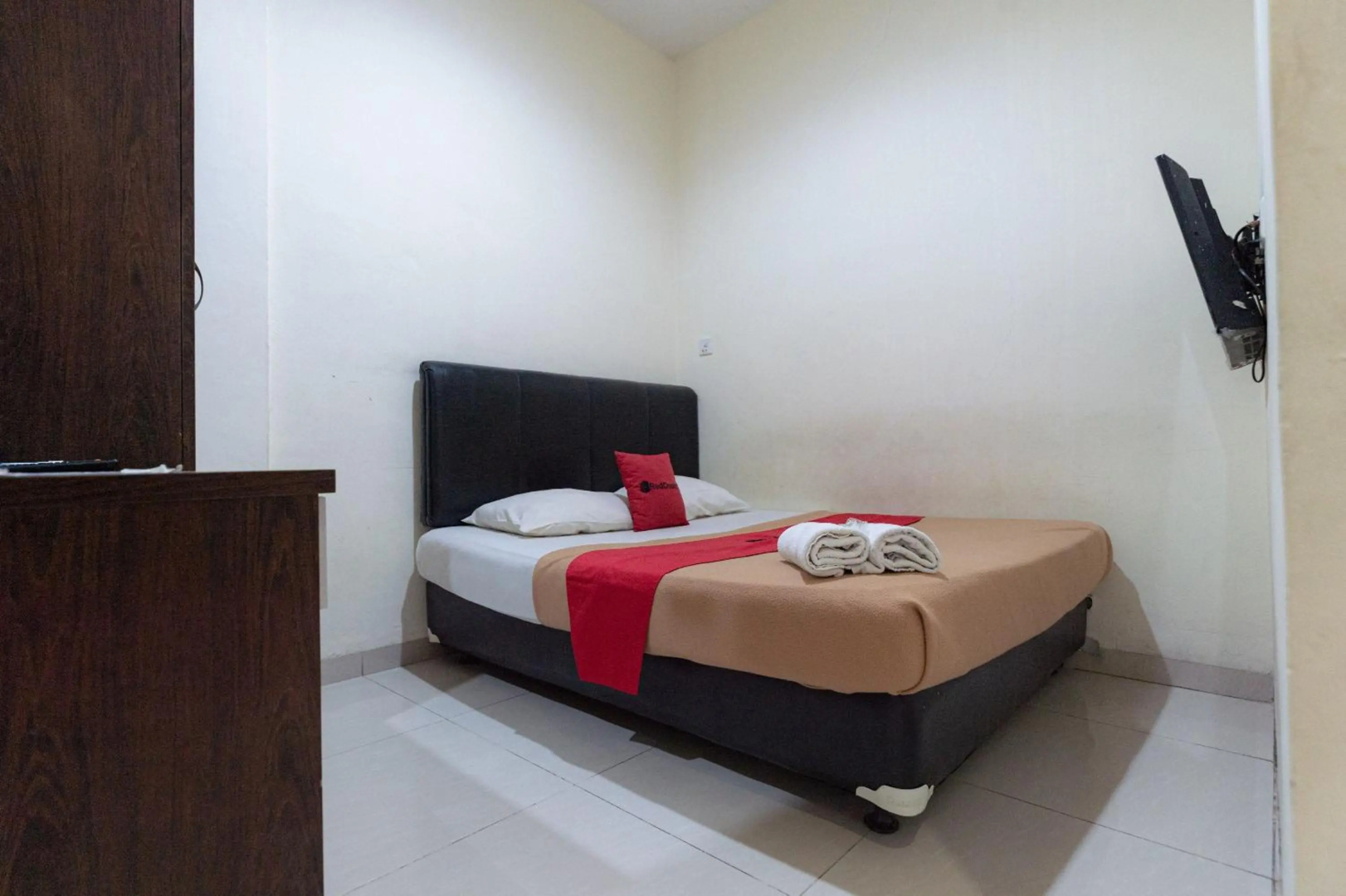 RedDoorz @ Nagoya Indah