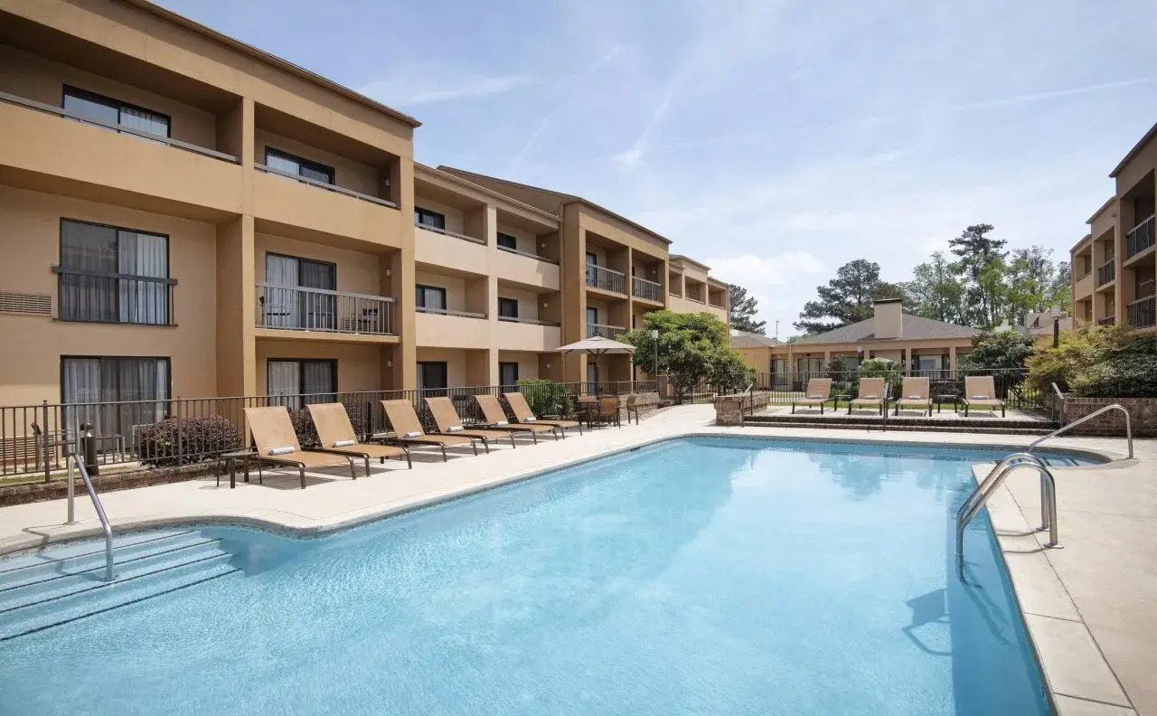 Photo - Courtyard by Marriott Savannah Midtown