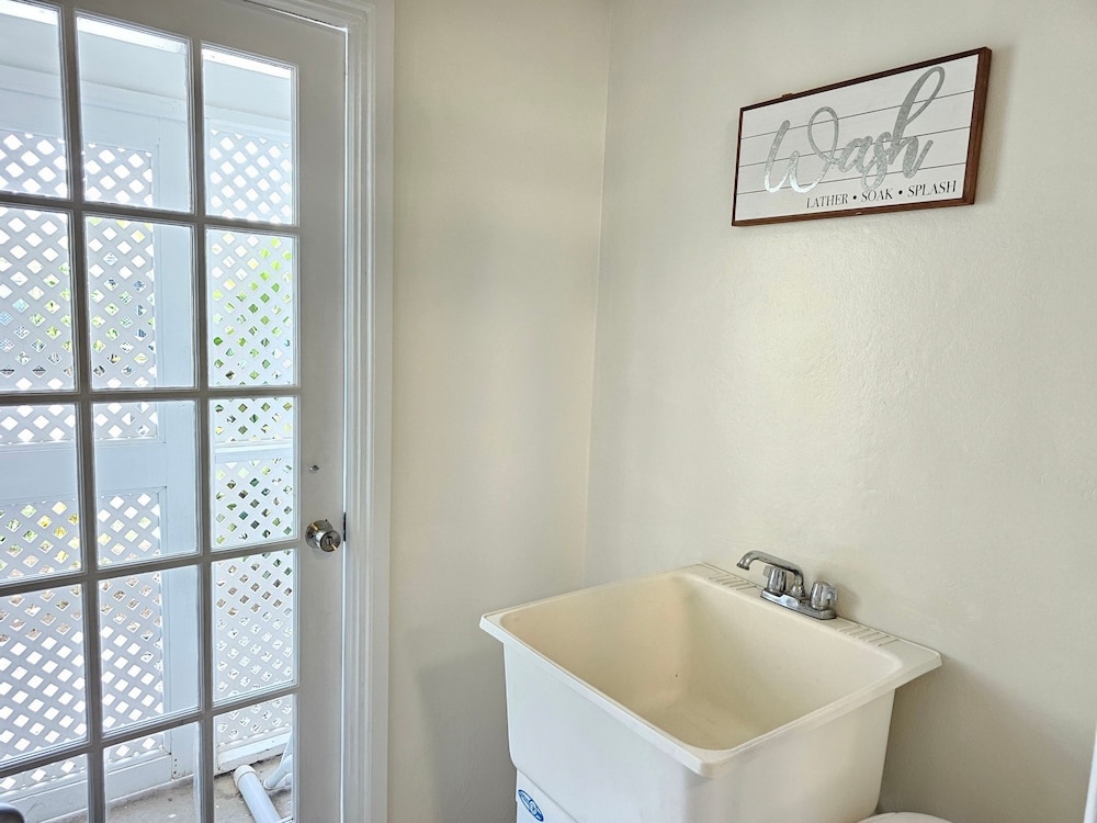 Bay View #2 2 Bedroom Townhouse by RedAwning