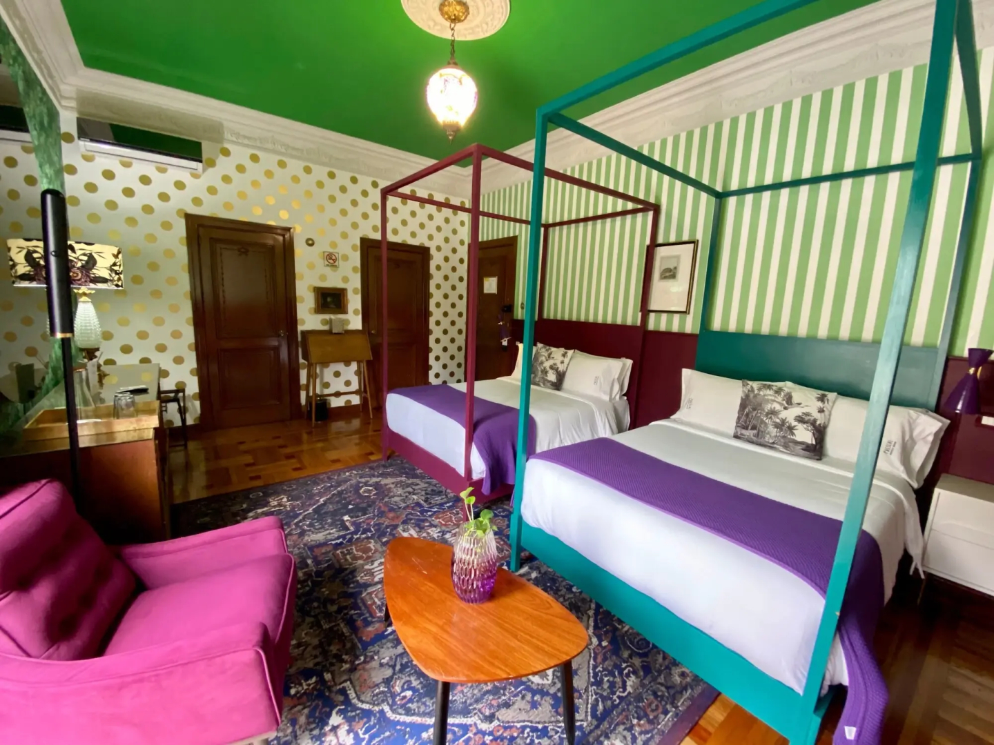 Photo - Pug Seal Polanco Anatole France